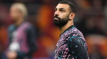 سلوت يدرس قراراً مفاجئاً لمستقبل محمد صلاح في ظل تراجع مستوى الأداء